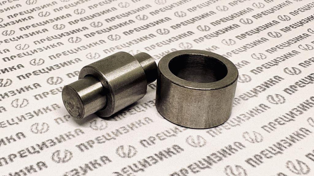 4УТНМ.1111090+ Ось, втулка и ролик в сборе НЗТА